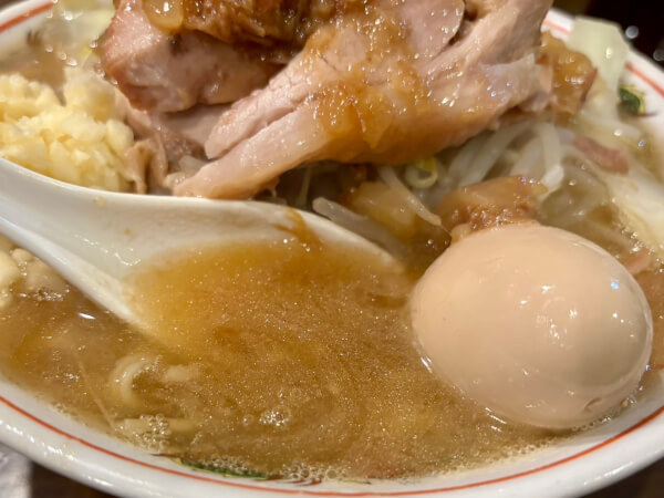 男気らーめんアカギ新田木崎店　ラーメンスープ